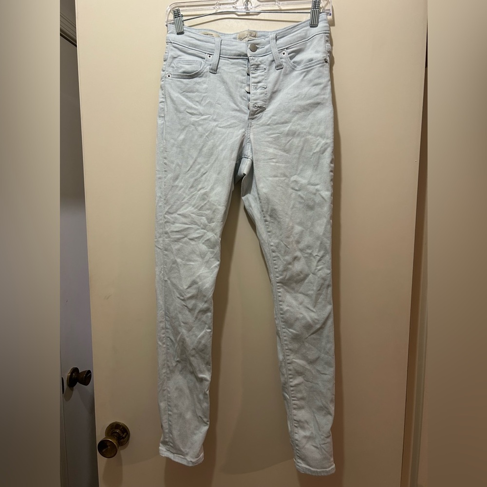 Universal Thread Women's Light Gray Skinny Jeans